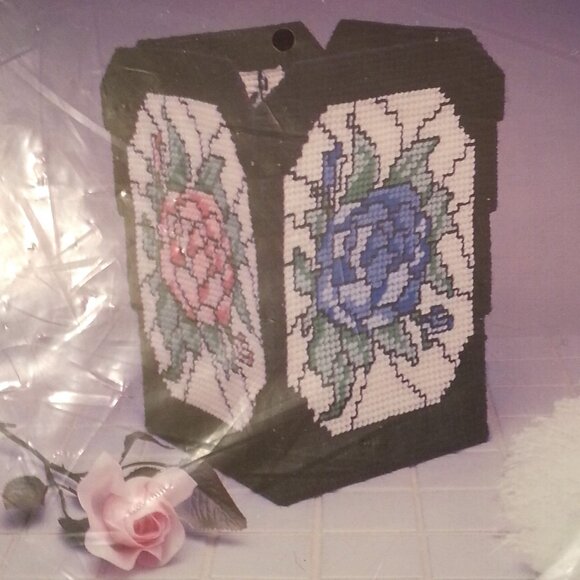 STAINED GLASS Litter Basket Plastic Canvas For All Seasons Needlecraft Ala Mode - Picture 1 of 3